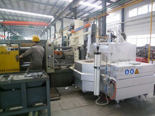 Газ 1 тонны увольнял печь алюминиевого утиля плавя с раковиной 4000 KW алюминиевой