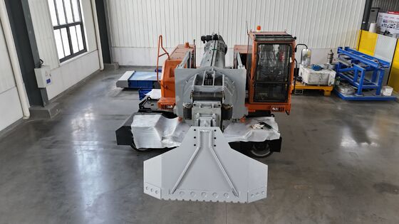 Мобильное устройство для удаления шлака с полностью электрическим приводом и высокоскоростной очисткой печи с гидравлическим телескопическим пучком